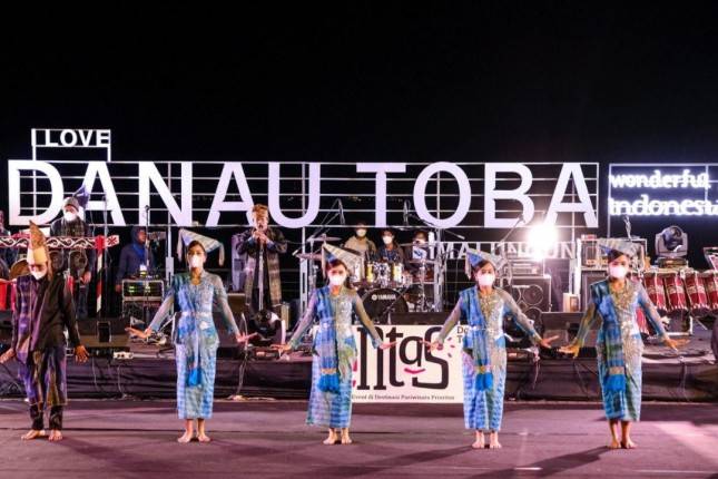 Ada 16 Event Unggulan, Menparekraf Luncurkan Calender of Event Danau Toba 2022