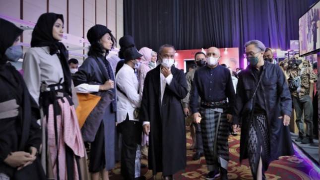 Wujudkan RI Jadi Kiblat Fesyen Muslim Dunia, Menteri Teten Tekankan Pentingnya Kolaborasi