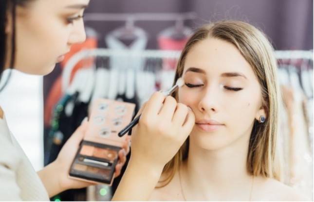 Mengintip Tren Make Up Lebaran 2022, Seperti Apa?