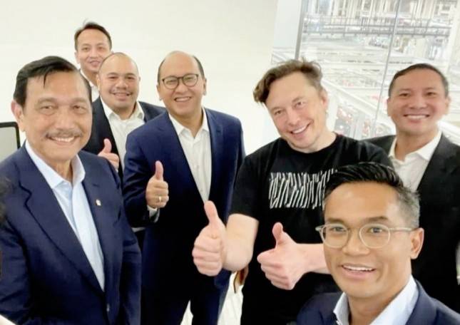 Pacu Investasi EV Battery, Dubes Rosan, Menko Luhut dan Anindya Bakrie Sambangi Bos Tesla Elon Musk di Texas&nbsp;  
