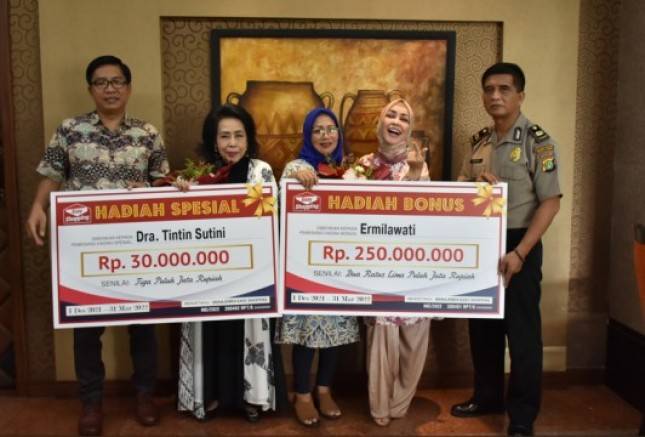 Rayakan Idul Fitri 1443 H Bersama Pemenang Hadiah Bonus dan Spesial Easy Shopping Anugerahkan Rp250 dan Rp 30 Juta Kepada Pemenang