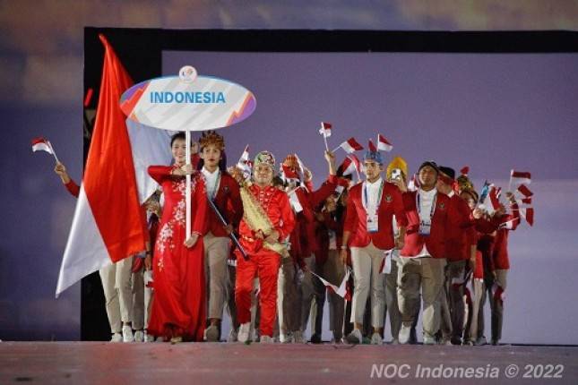 Pembukaan SEA Games 2021 Vietnam Meriah, Emilia Nova Bawa Bendera Merah Putih untuk Kontingen Indonesia