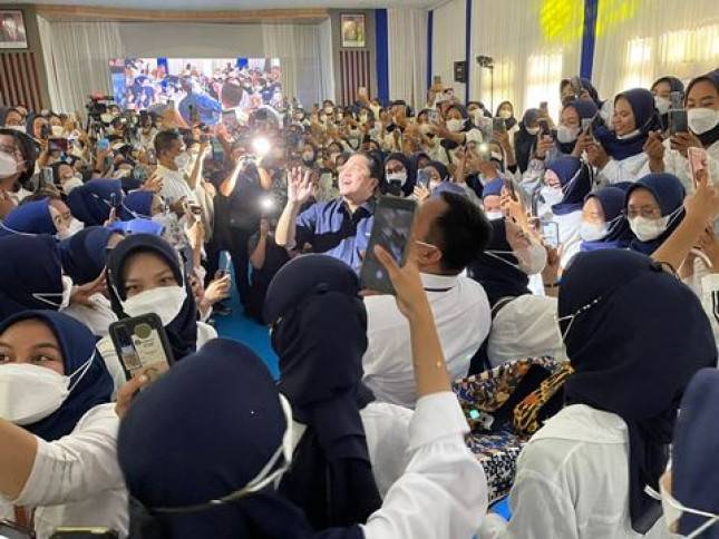 Menteri BUMN Erick: Yang Lain Melepaskan Pegawai, Ibu-ibu Mekaar Justru Buka Lapangan Kerja saat Pandemi
