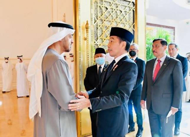 Presiden Jokowi Sampaikan Dukacita atas Wafatnya Sheikh Khalifa saat Singgah di Abu Dhabi