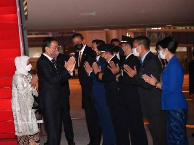 Presiden Jokowi dan Ibu Iriana Tiba di Indonesia