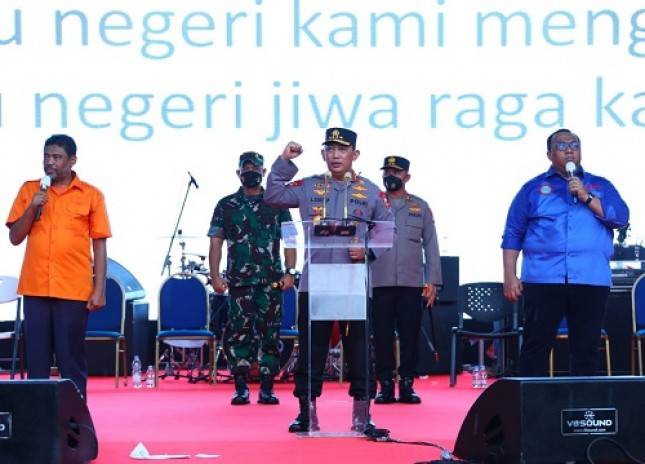 Berorasi di Tengah Aksi Massa Buruh, Kompolnas Puji Sambutan Kapolri