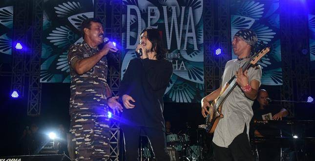 DEWA 19 Tampil  di Acara Navy Jazz Traffic Festival di Malang