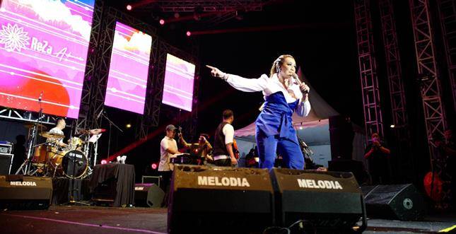  Artis Senior Reza Artamevia Tampil Apik di Acara Navy Jazz Traffic Festival