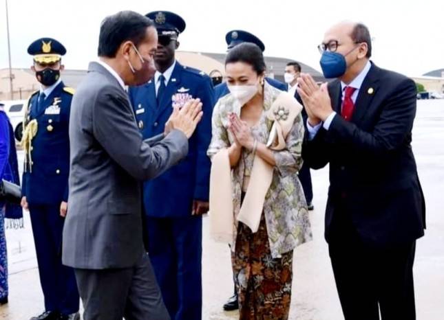 Dubes Rosan Lepas Kepulangan Presiden Jokowi ke Tanah Air, Netizen: Luar Biasa, Terimakasih Pak atas Keramahannya...
