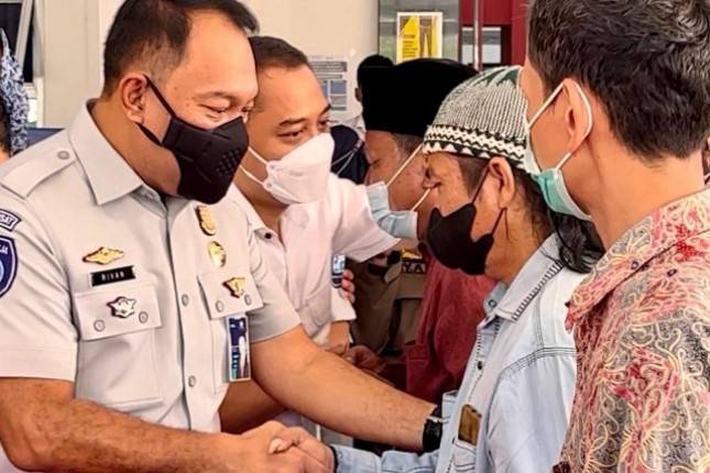 Jasa Raharja Serahkan  Santunan Korban Meninggal Dunia Kecelakaan Bus  Tol Mojokerto 