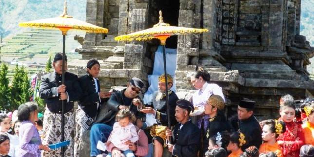 Cukur Rambut Gembel Puncak Acara Dieng Dieng Culture Festival 2017
