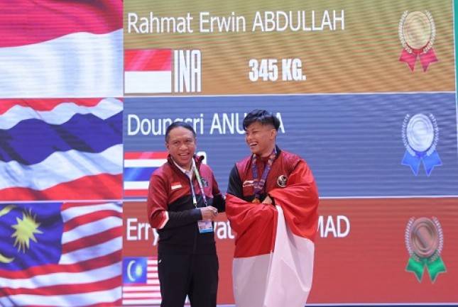 Lifter Ganteng Ini  Membanggakan! Sukses Raih Emas dan Pecah Rekor SEA Games, Jadi PNS Bakal Terwujud