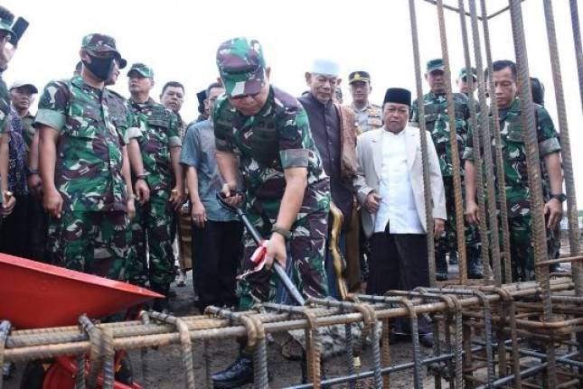 Peletakan Batu Pertama oleh KASAD Jenderal TNI Dudung Abdurachman , Tandai Pembangunan Masjid Syarif Abdurahman di Cirebon