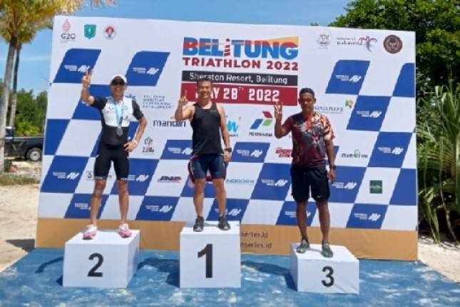 Atlet  Triathlon Brigif 4 Marinir/BS Sabet Perunggu Dalam Ajang Belitung Triathlon 2022