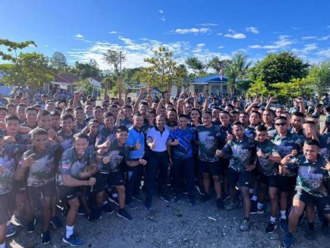  Keluarga Besar LANAL Timika Laksanakan Olahraga Bersama