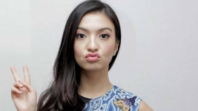 Aktris Cantik Raline Shah Jadi Direktur AirAsia