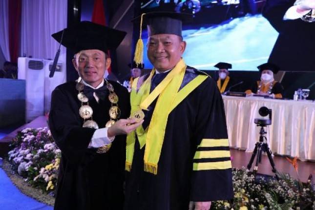 KASAD Jenderal TNI Dudung Abdurachman Raih Gelar Doktor dengan Predikat Cumlaude