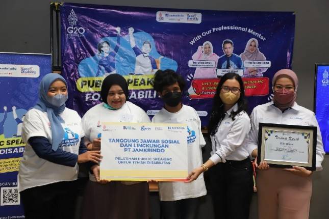 Jamkrindo Berdayakan Disabilitas dengan Pelatihan Public Speaking  dan Bantuan Kaki Palsu