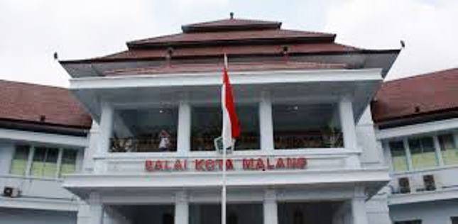  Penyidik KPK Geledah Balai Kota Malang