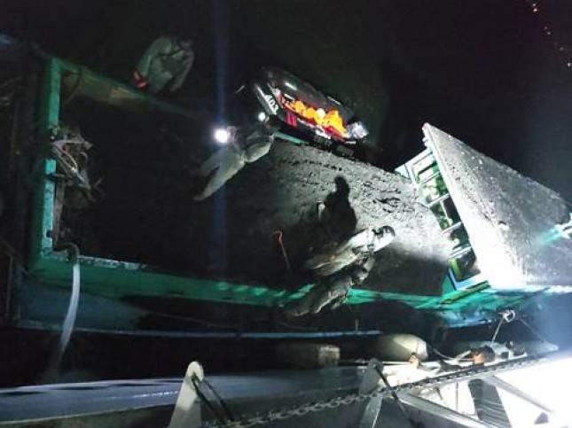 KN Kuda Laut 403 Bakamla RI Gagalkan Aksi Pencurian Batubara di Samarinda