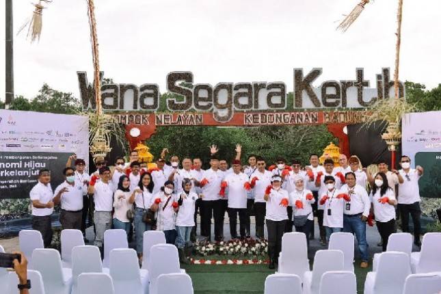 BSI Bersama Industri Jasa Keuangan dan OJK Tanam 20.000 Pohon Bakau di Pesisir Pantai Bali