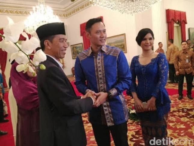 Presiden Jokowi Temui Agus Harimurti Yudhoyono di Istana