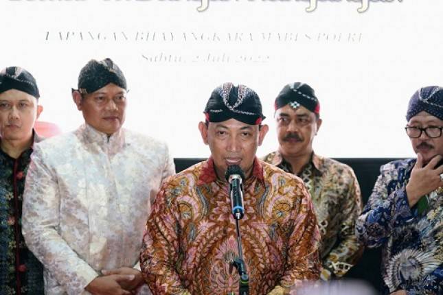 Pagelaran Wayang Kulit, Kapolri : Pelestarian Budaya Hingga Dekat dengan Masyarakat