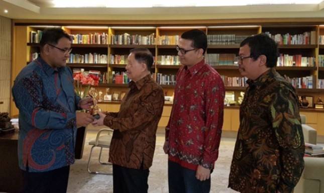 Berperan Dukung Pembangunan Bangsa, Pendiri Lippo Group Dr (HC) Mochtar Riady Terima Lifetime Achievement Award 