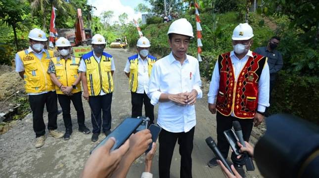 Tinjau Konektivitas Jalan di Pulau Nias, Presiden Jokowi: InsyaAllah Tahun Depan Sudah Rampung Semuanya