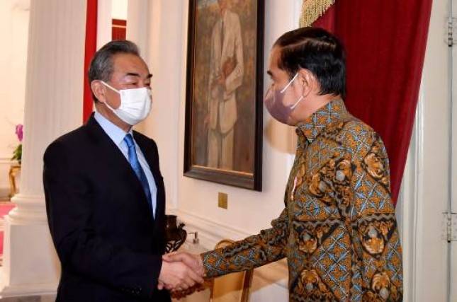 Presiden Jokowi Terima Kunjungan Kehormatan Menlu RRT