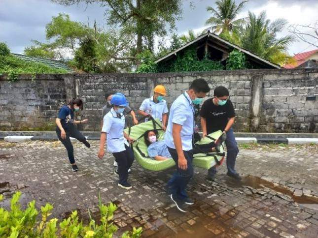 Lakukan Simulasi Tanggap Darurat, Siloam Hospitals Palangkaraya Padamkan Api