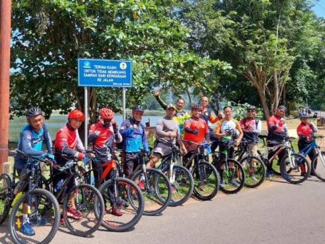 Prajurit  Rumkital dr. Midiyato Suratani Laksanakan Gowes Sepeda Bersama