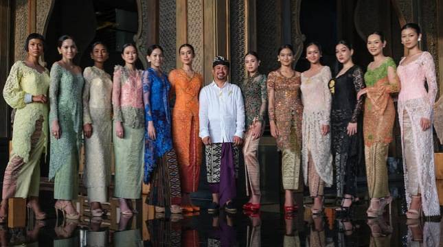 Resor Bintang Lima ini Jadi Panggung Spektakuler untuk Kain Tadisional Batak Ulos Karya Torang Sitorus