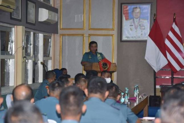 Wakasal Beri Pengarahan Dankolak dan Dansatlak Korps Marinir Surabaya