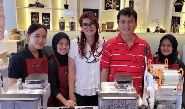 Carmelita Mantan Pebulutangkis Nasional Bisnis Kaffe