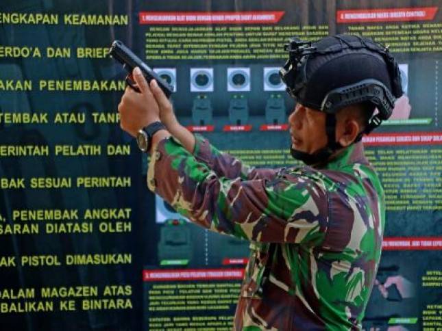 Prajurit Yonif 3 Marinir Tingkatkan Kemampuan Menembak Pistol