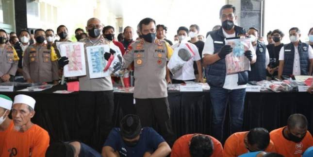 Gerak Cepat! Kapolda Jateng Serahkan Mobil Curian kepada Pemilik Asli : Terima Kasih Polda Jateng