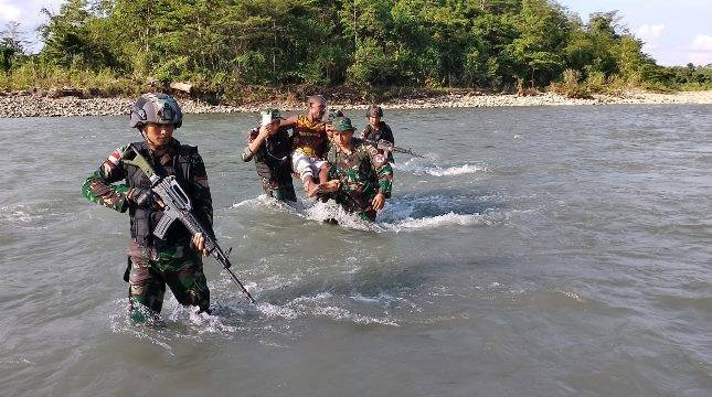 Satgas Yonif 126 KC Berikan Pertolongan Kesehatan Warga Papua