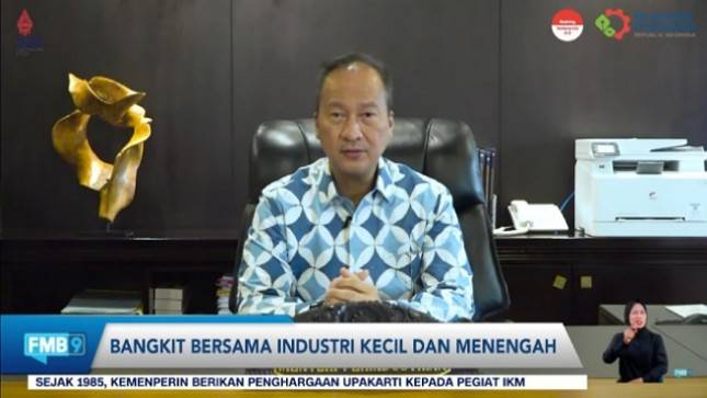 Apresiasi Pelaku IKM, Menperin Agus Serahkan Penghargaan Upakarti