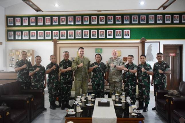Instruktur AD Amerika Serikat Captain Henry Fredreich Squiers Kunjungan ke Akademi Militer