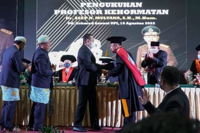Ketua MPR RI Apresiasi Pemberian Gelar Profesor Kehormatan UPI Bandung Kepada Kajati Jawa Barat Asep Nana Mulyana