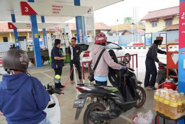 Menteri BUMN Erick Thohir Pastikan Ketersediaan BBM Bersubsidi di  SPBU Tangerang