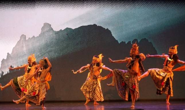 Pergelaran Wayang Rasa Rupa Bhisma Padukan Wayang Orang, Komik dan Film