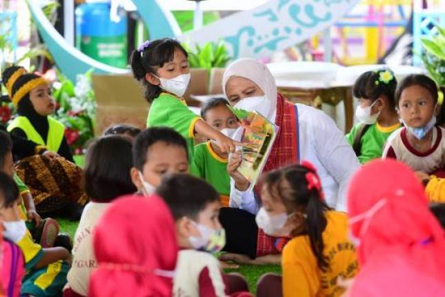 Ibu Negara Iriana Jokowi dan Ibu Wury Hadiri Penguatan Karakter PAUD di Tangerang