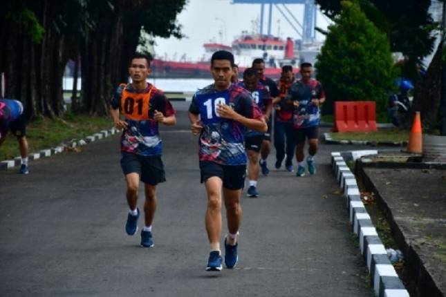 Prajurit Yonmarhanlan VI Makassar Melaksanakan Test Kemampuan Jasmani