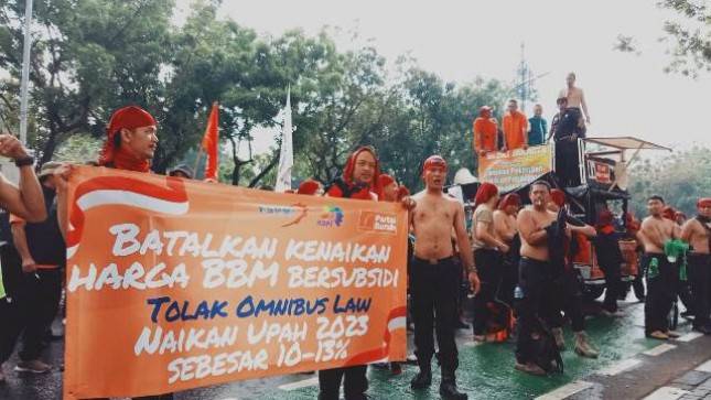Buruh Tolak Kenaikan Harga BBM dan Tuntut Kenaikan Upah