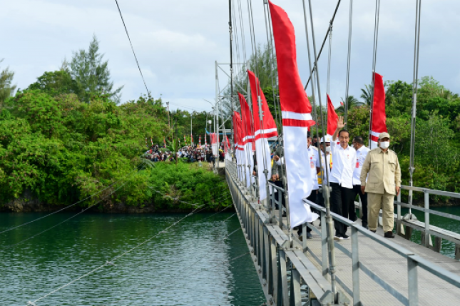 Presiden Jokowi Resmikan Jembatan Gantung  Wear Fair Maluku Tenggara