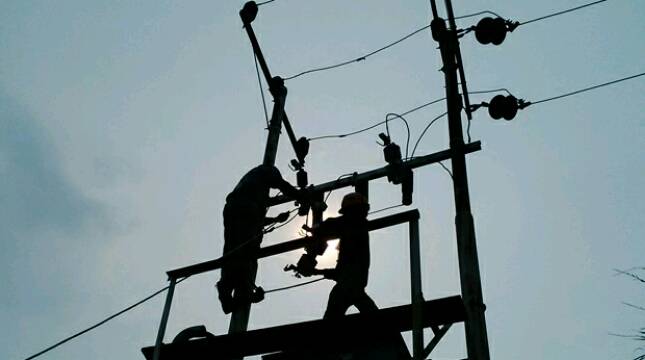 6 Unit Pelayanan PLN Sofifi Resmi Jalankan Sistem Operasi Listrik 24 Jam