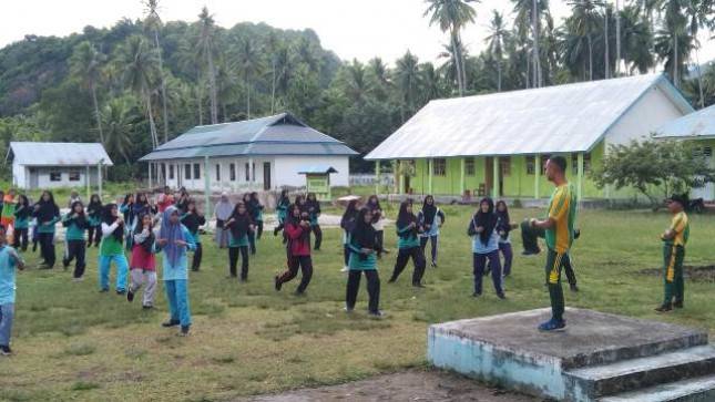 Satgas Yonarmed 1 Kostrad Latih Taekwondo Siswa SMAN Biloro Ambon