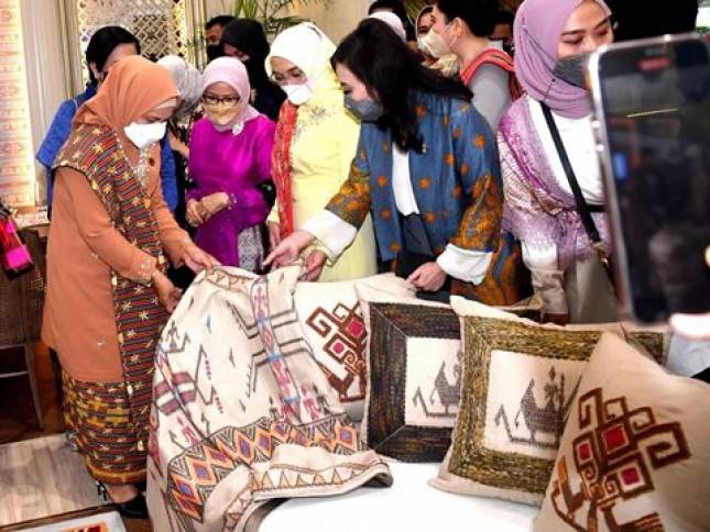 Ibu Negara Iriana Jokowi Buka Pameran Kriyanusa Tahun 2022